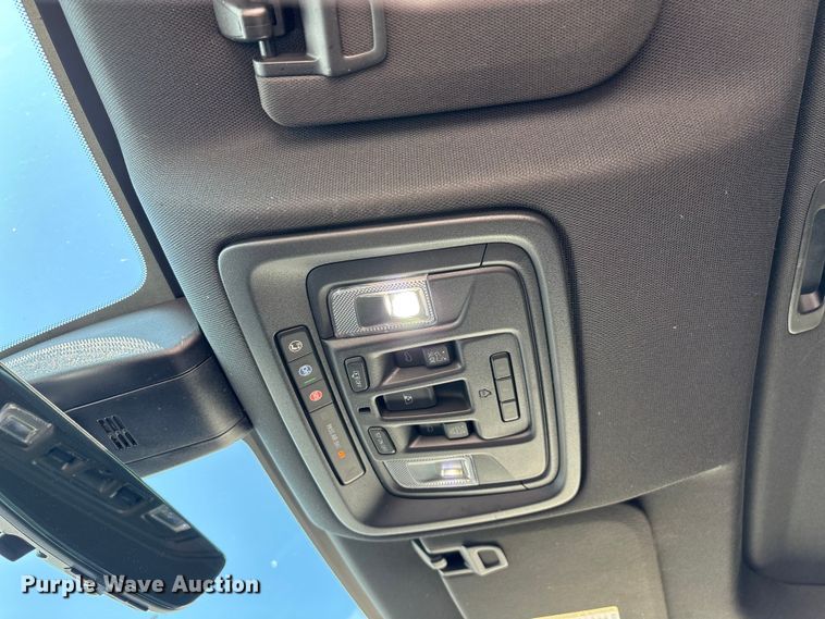 image for item FG0518 2023 GMC Sierra 3500HD Crew Cab pickup truck