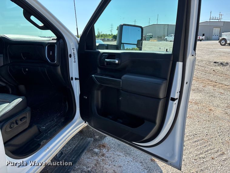 image for item FG0518 2023 GMC Sierra 3500HD Crew Cab pickup truck