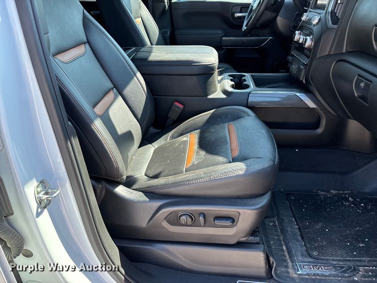 image for item FG0518 2023 GMC Sierra 3500HD Crew Cab pickup truck