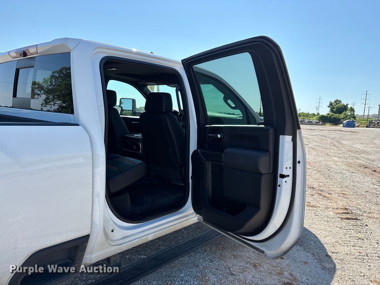 image for item FG0518 2023 GMC Sierra 3500HD Crew Cab pickup truck