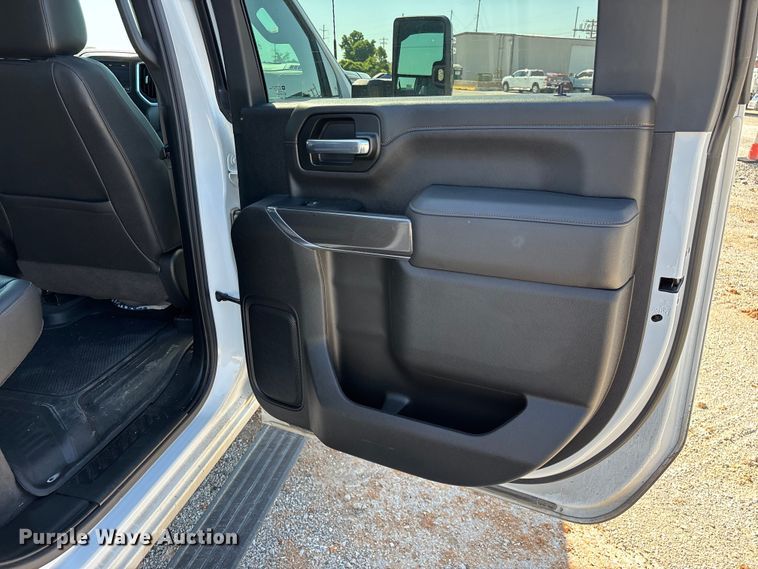 image for item FG0518 2023 GMC Sierra 3500HD Crew Cab pickup truck