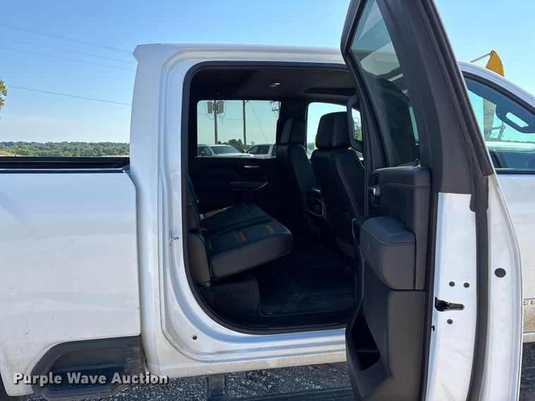 image for item FG0518 2023 GMC Sierra 3500HD Crew Cab pickup truck