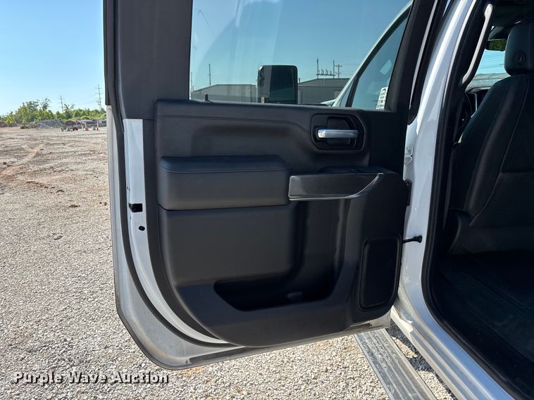image for item FG0518 2023 GMC Sierra 3500HD Crew Cab pickup truck