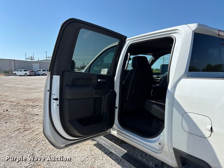 image for item FG0518 2023 GMC Sierra 3500HD Crew Cab pickup truck