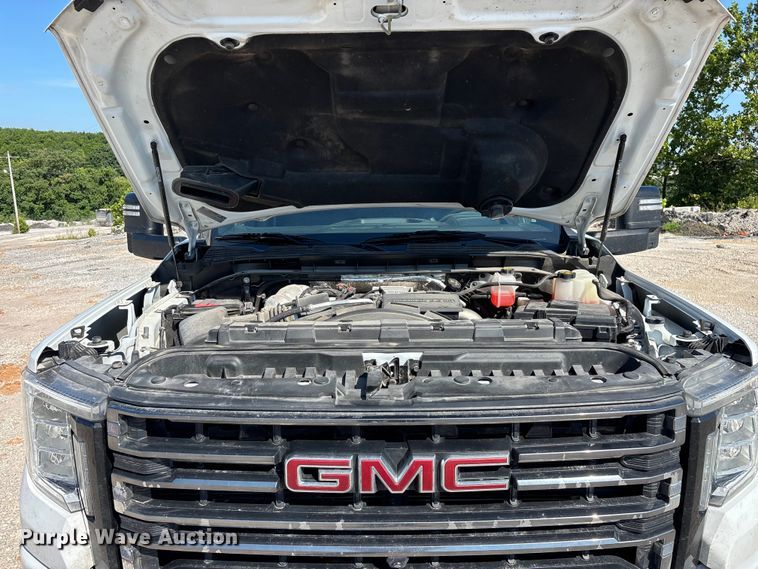 image for item FG0518 2023 GMC Sierra 3500HD Crew Cab pickup truck