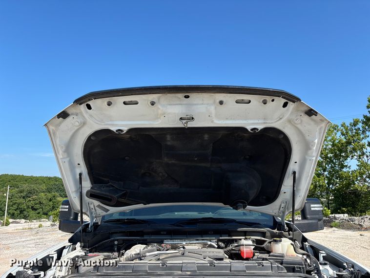 image for item FG0518 2023 GMC Sierra 3500HD Crew Cab pickup truck