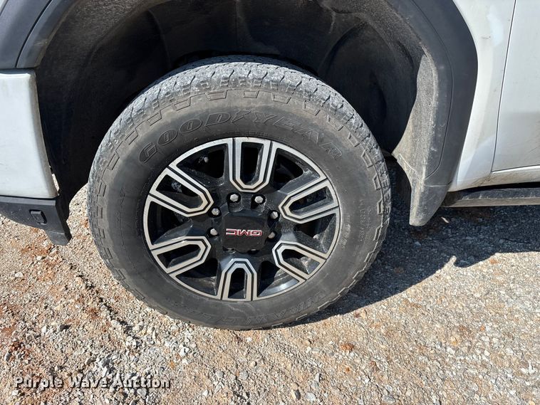image for item FG0518 2023 GMC Sierra 3500HD Crew Cab pickup truck