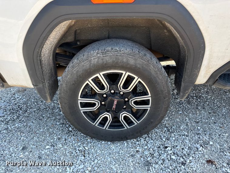image for item FG0518 2023 GMC Sierra 3500HD Crew Cab pickup truck