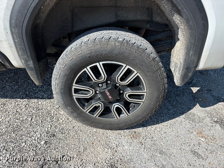 image for item FG0518 2023 GMC Sierra 3500HD Crew Cab pickup truck