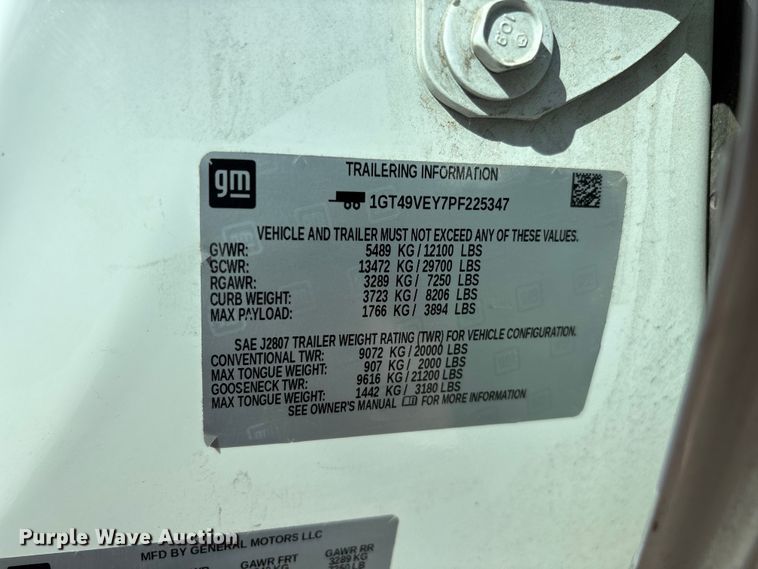 image for item FG0518 2023 GMC Sierra 3500HD Crew Cab pickup truck
