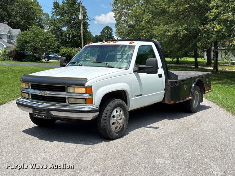 image for item FG0525 1997 Chevrolet Silverado 3500 flatbed pickup truck