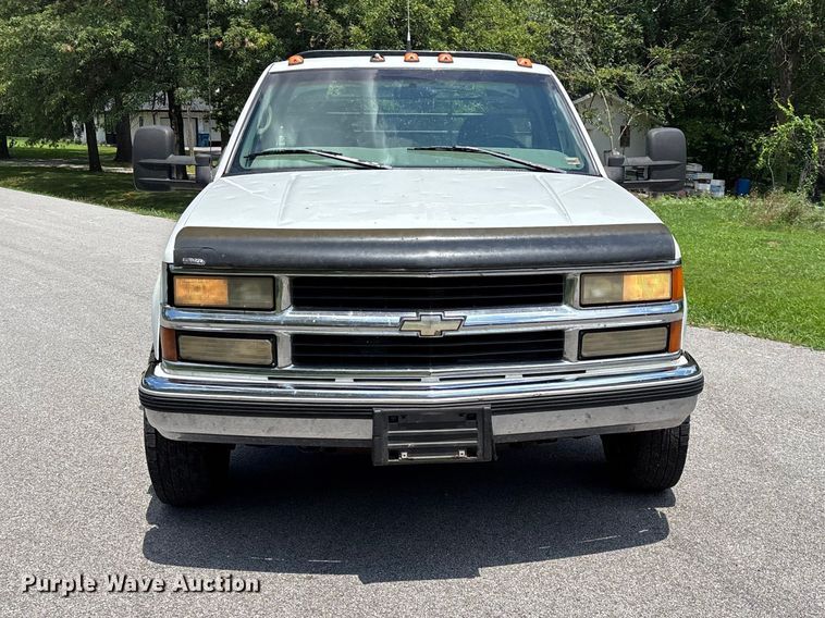 image for item FG0525 1997 Chevrolet Silverado 3500 flatbed pickup truck