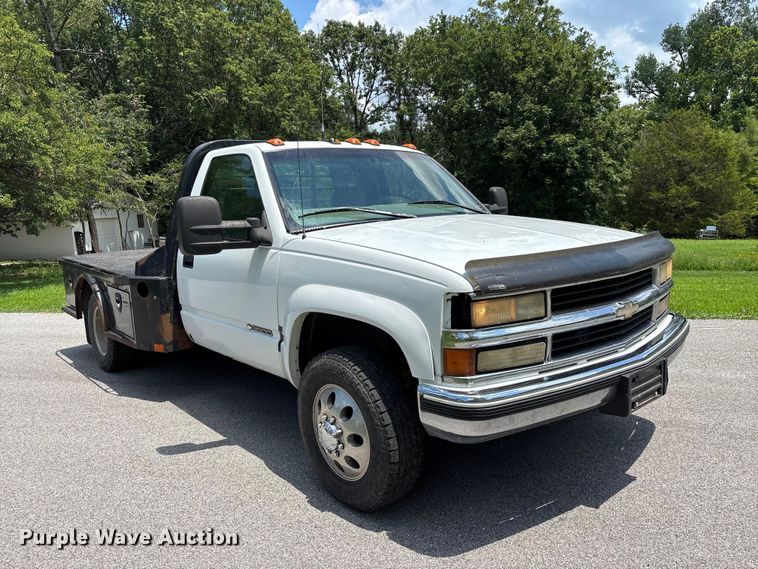 image for item FG0525 1997 Chevrolet Silverado 3500 flatbed pickup truck