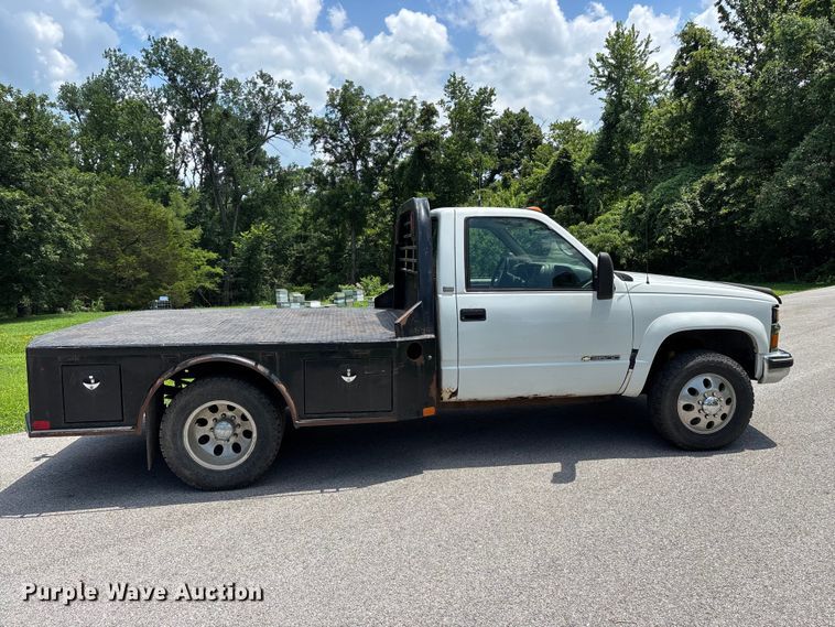 image for item FG0525 1997 Chevrolet Silverado 3500 flatbed pickup truck