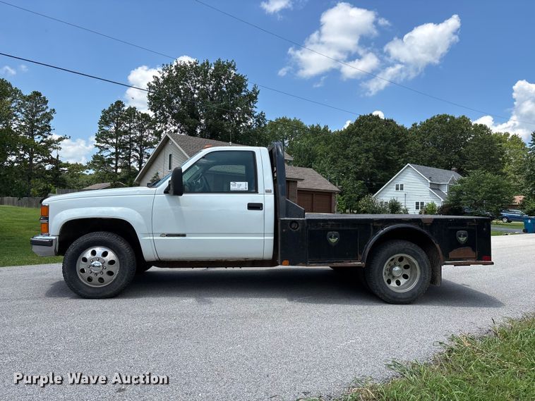 image for item FG0525 1997 Chevrolet Silverado 3500 flatbed pickup truck
