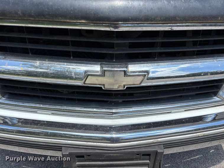 image for item FG0525 1997 Chevrolet Silverado 3500 flatbed pickup truck
