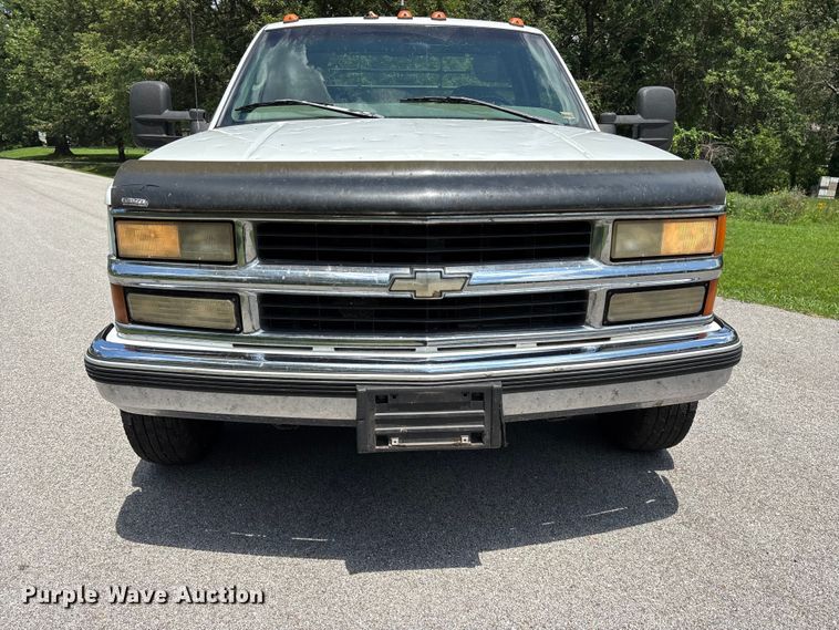 image for item FG0525 1997 Chevrolet Silverado 3500 flatbed pickup truck