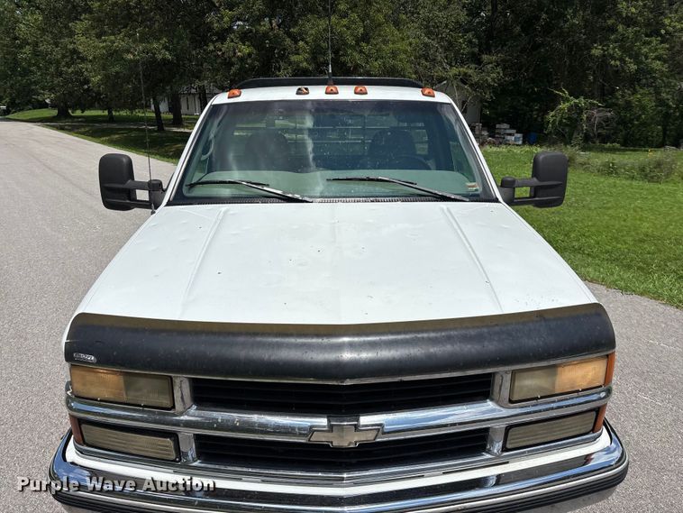image for item FG0525 1997 Chevrolet Silverado 3500 flatbed pickup truck