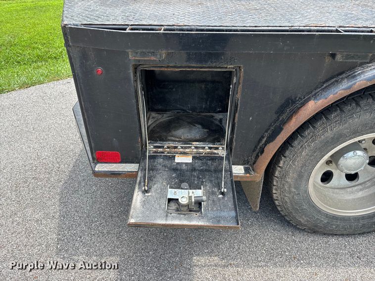 image for item FG0525 1997 Chevrolet Silverado 3500 flatbed pickup truck