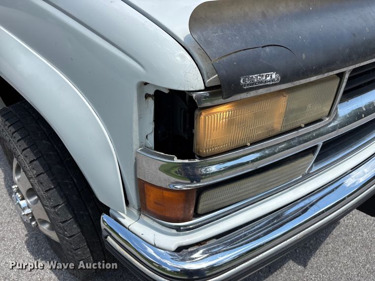 image for item FG0525 1997 Chevrolet Silverado 3500 flatbed pickup truck