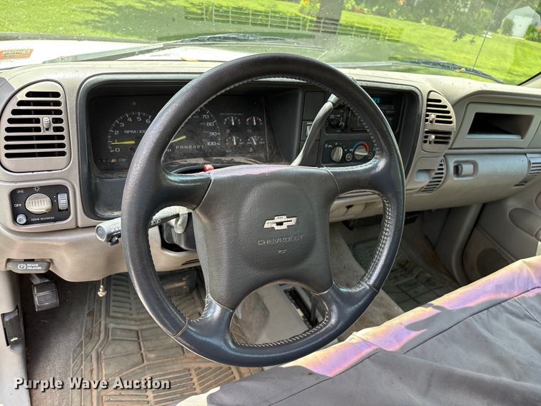image for item FG0525 1997 Chevrolet Silverado 3500 flatbed pickup truck