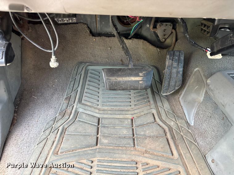 image for item FG0525 1997 Chevrolet Silverado 3500 flatbed pickup truck