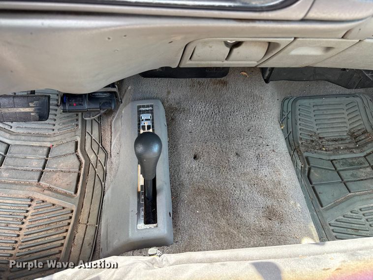 image for item FG0525 1997 Chevrolet Silverado 3500 flatbed pickup truck