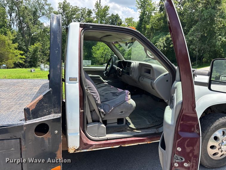 image for item FG0525 1997 Chevrolet Silverado 3500 flatbed pickup truck