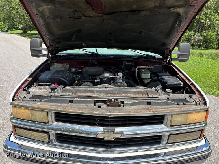 image for item FG0525 1997 Chevrolet Silverado 3500 flatbed pickup truck