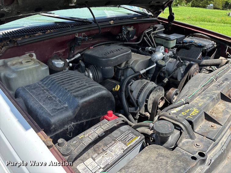 image for item FG0525 1997 Chevrolet Silverado 3500 flatbed pickup truck