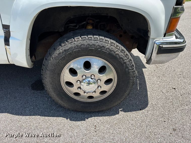 image for item FG0525 1997 Chevrolet Silverado 3500 flatbed pickup truck