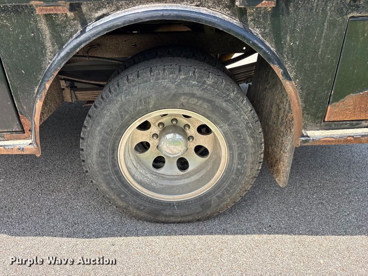 image for item FG0525 1997 Chevrolet Silverado 3500 flatbed pickup truck