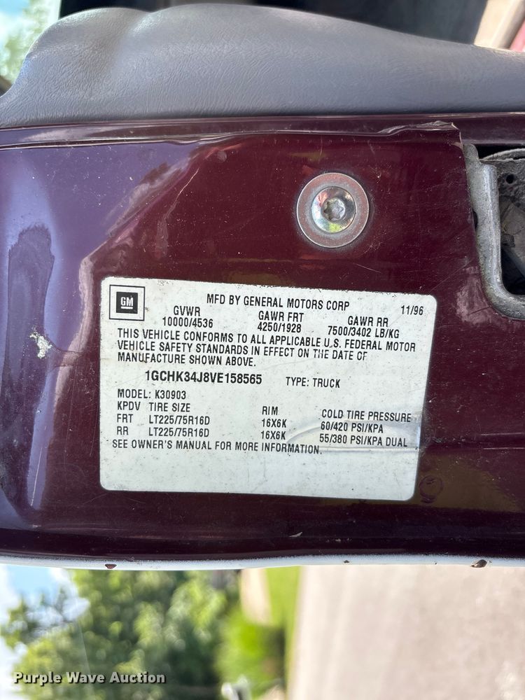image for item FG0525 1997 Chevrolet Silverado 3500 flatbed pickup truck