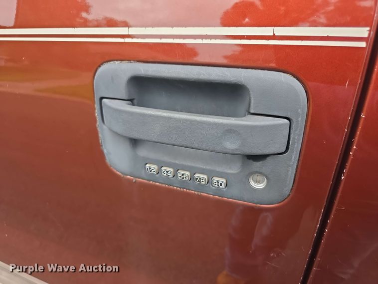 image for item FH6185 2005 Ford F150 Crew Cab pickup truck