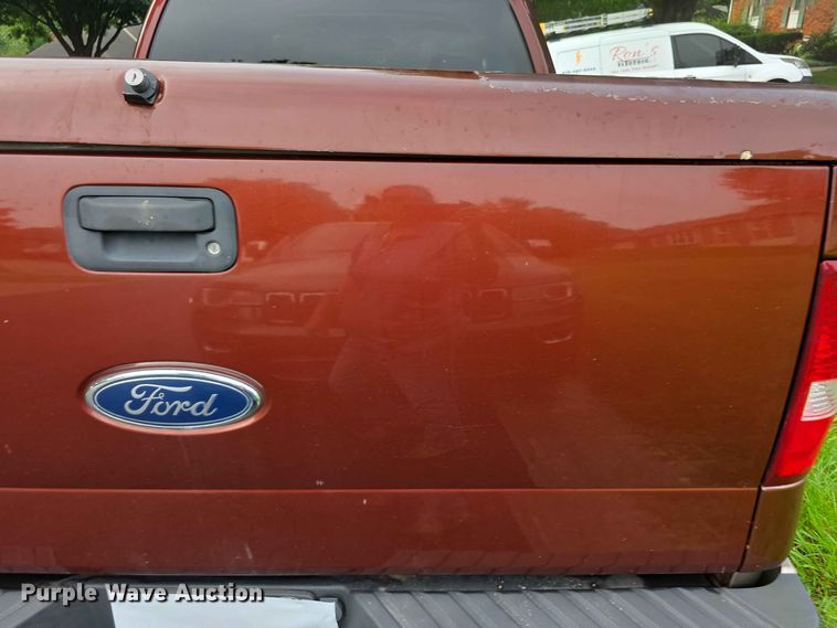 image for item FH6185 2005 Ford F150 Crew Cab pickup truck