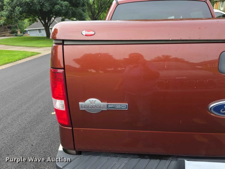 image for item FH6185 2005 Ford F150 Crew Cab pickup truck