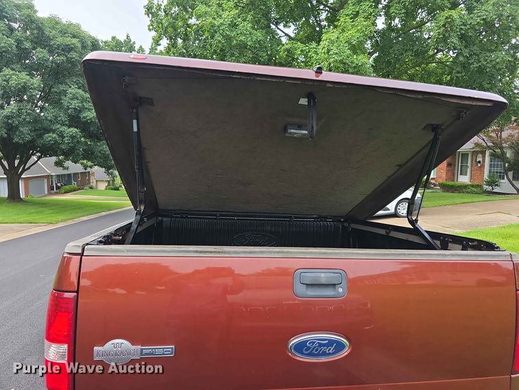 image for item FH6185 2005 Ford F150 Crew Cab pickup truck