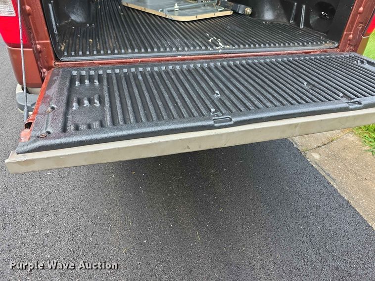 image for item FH6185 2005 Ford F150 Crew Cab pickup truck