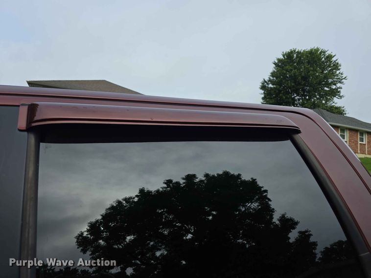 image for item FH6185 2005 Ford F150 Crew Cab pickup truck