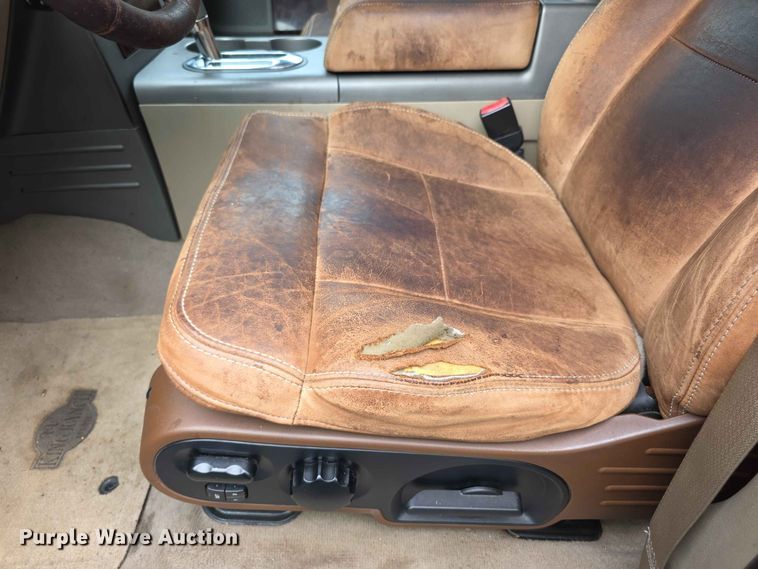 image for item FH6185 2005 Ford F150 Crew Cab pickup truck