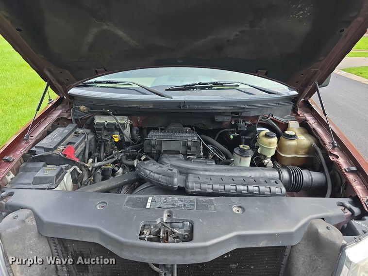 image for item FH6185 2005 Ford F150 Crew Cab pickup truck