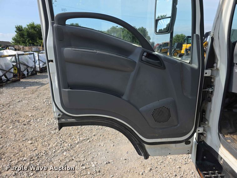 image for item FH6234 2017 Isuzu NPR box truck