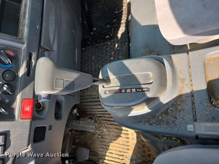 image for item FH6234 2017 Isuzu NPR box truck