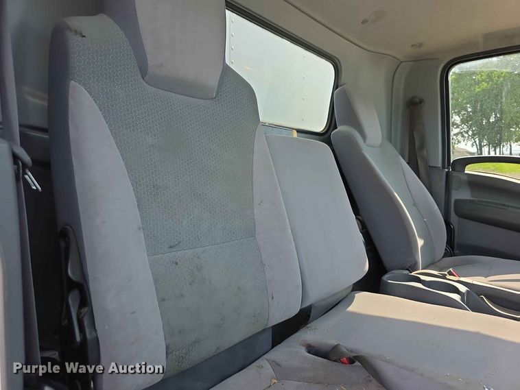 image for item FH6234 2017 Isuzu NPR box truck