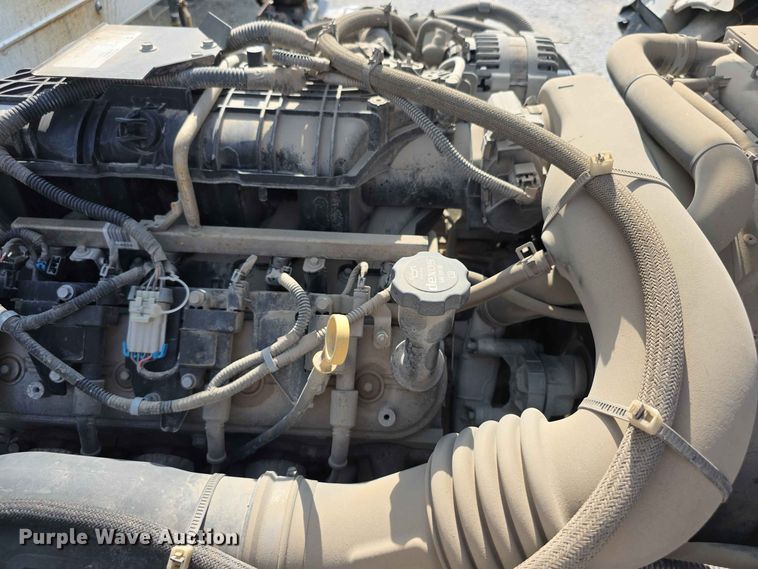 image for item FH6234 2017 Isuzu NPR box truck