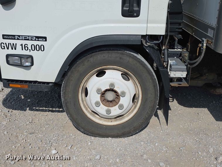 image for item FH6234 2017 Isuzu NPR box truck