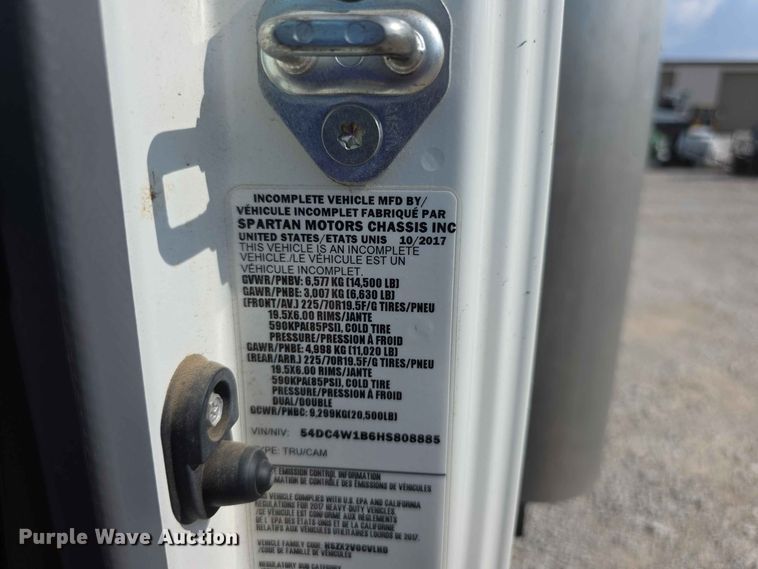 image for item FH6234 2017 Isuzu NPR box truck