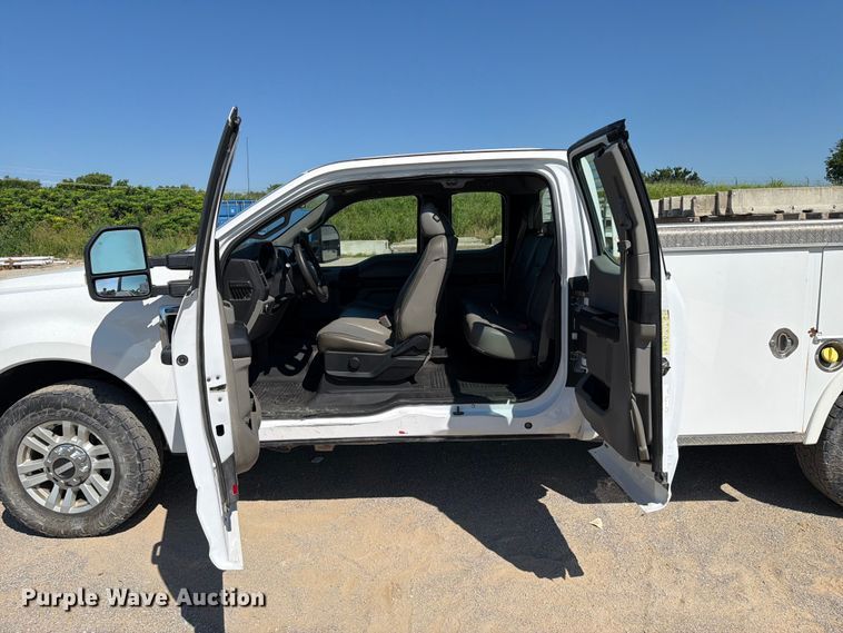 image for item FI0273 2017 Ford F250 Super Duty Ext. Cab utility bed pickup truck