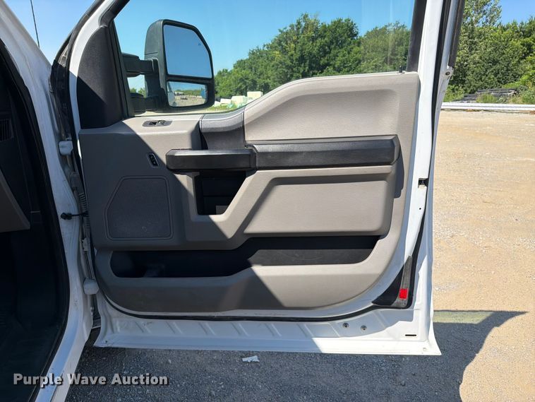 image for item FI0273 2017 Ford F250 Super Duty Ext. Cab utility bed pickup truck