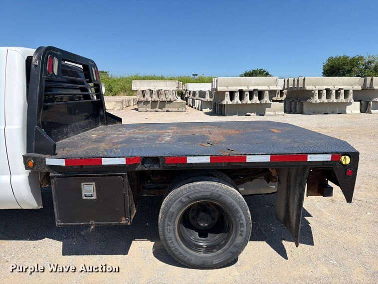 image for item FI0274 2016 Ford F350 Super Duty Ext. Cab flatbed pickup truck
